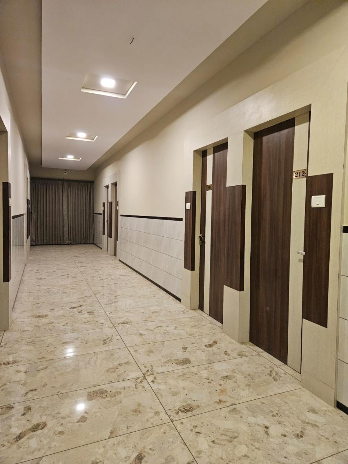וסאי Majestic Inn מראה חיצוני תמונה