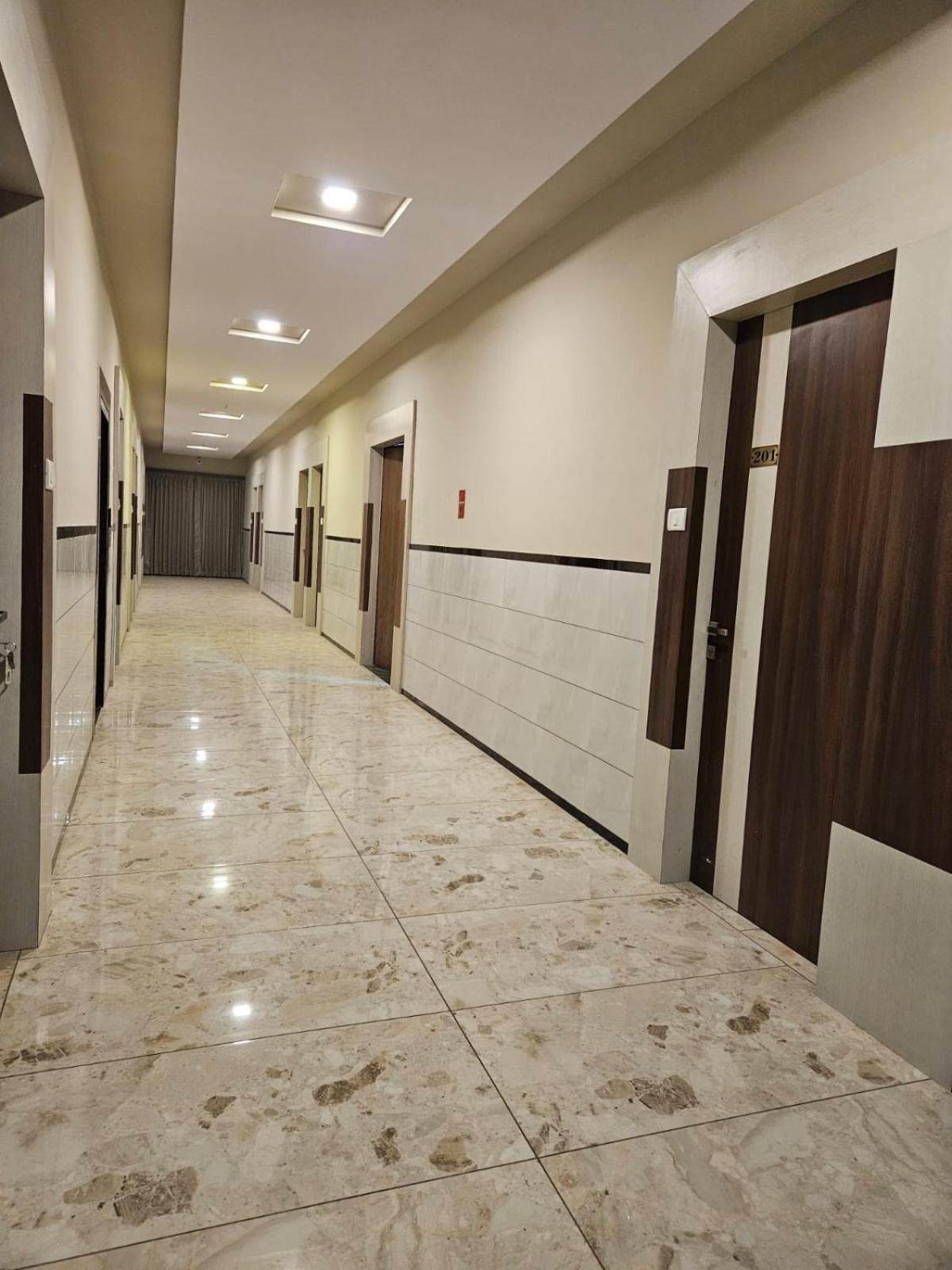 וסאי Majestic Inn מראה חיצוני תמונה